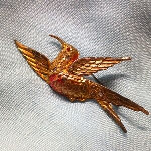 Vtg Gold Tone Hummingbird Pin.